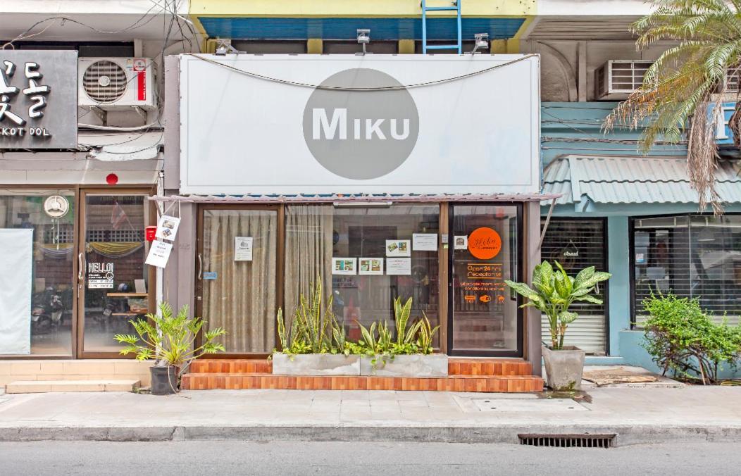 Miku Guesthouse Bangkok Ngoại thất bức ảnh