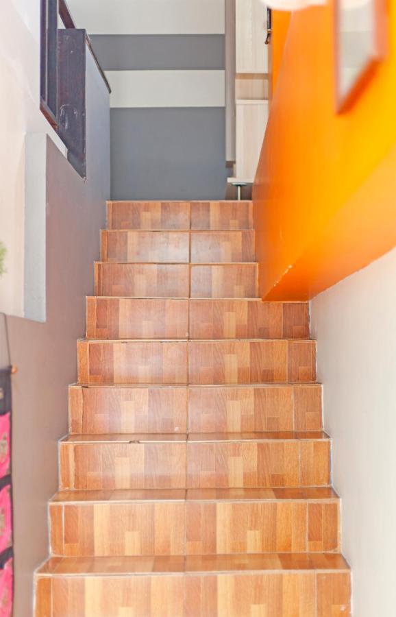 Miku Guesthouse Bangkok Ngoại thất bức ảnh