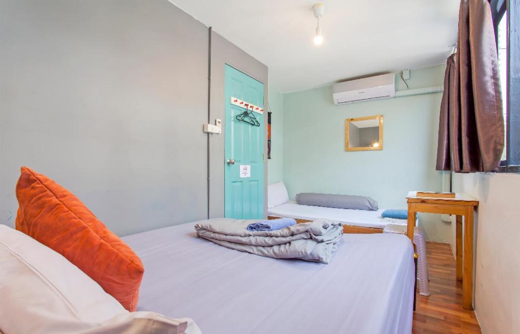 Miku Guesthouse Bangkok Ngoại thất bức ảnh