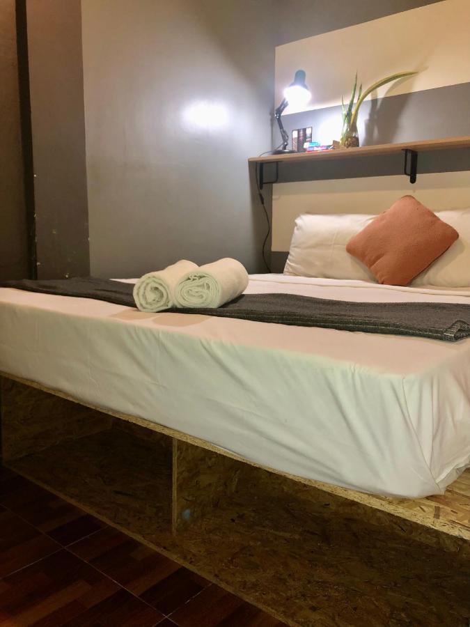 Miku Guesthouse Bangkok Ngoại thất bức ảnh
