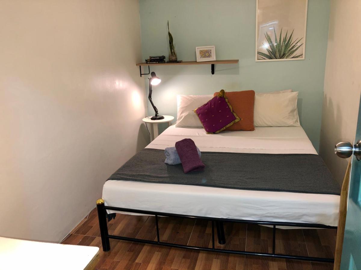 Miku Guesthouse Bangkok Ngoại thất bức ảnh