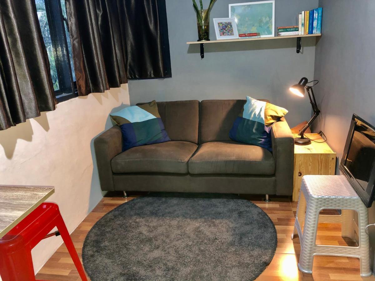 Miku Guesthouse Bangkok Ngoại thất bức ảnh