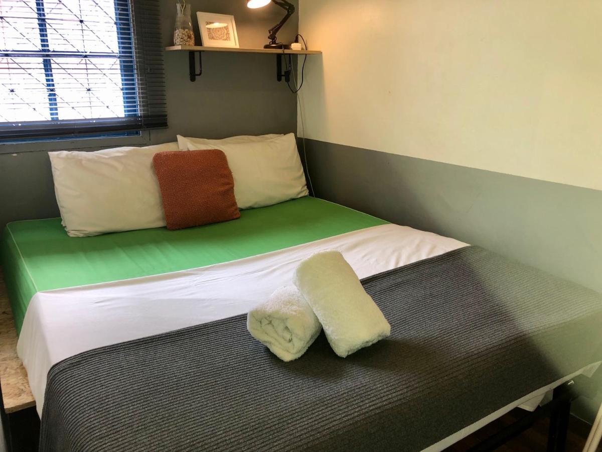 Miku Guesthouse Bangkok Ngoại thất bức ảnh