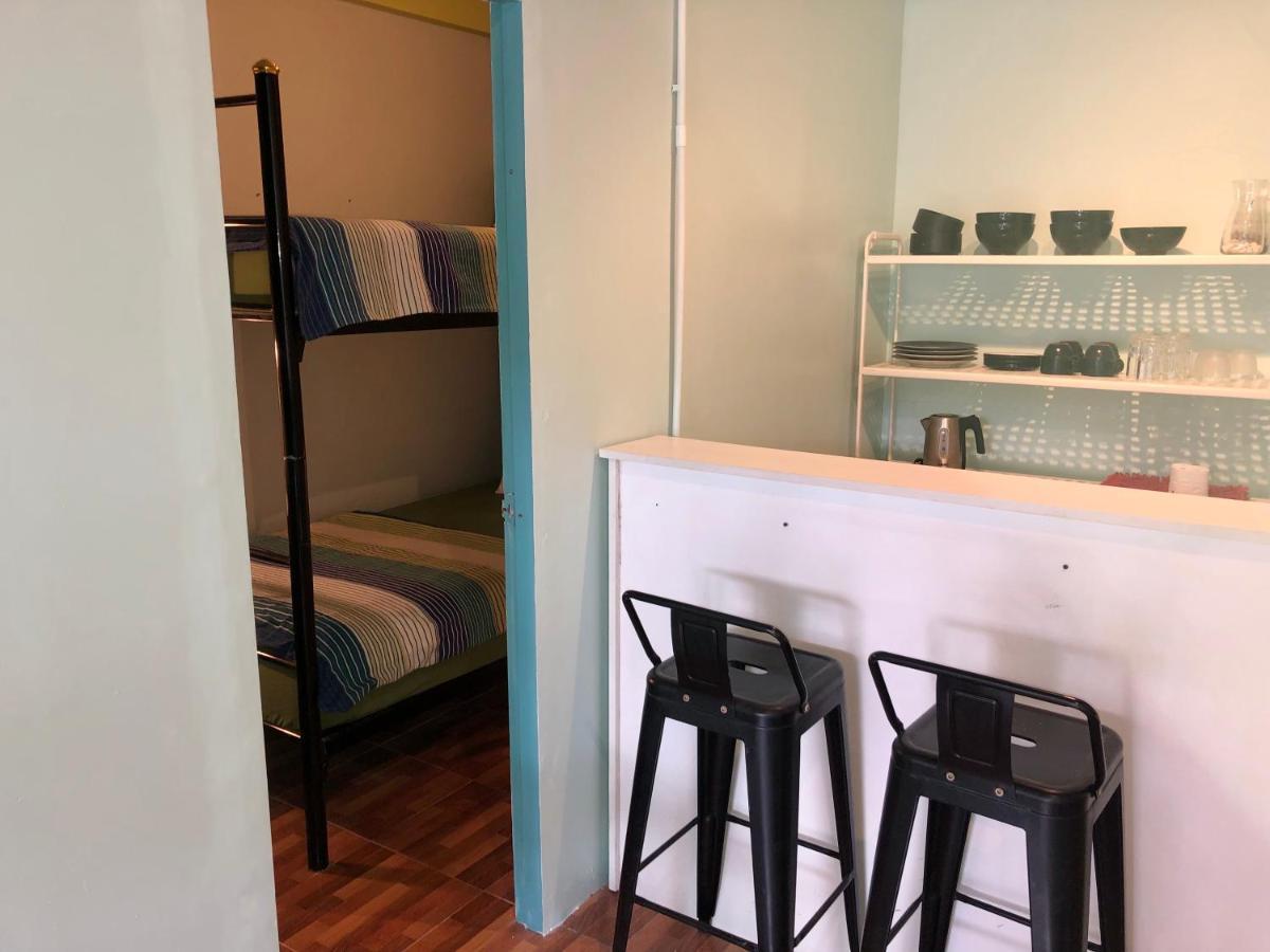 Miku Guesthouse Bangkok Ngoại thất bức ảnh