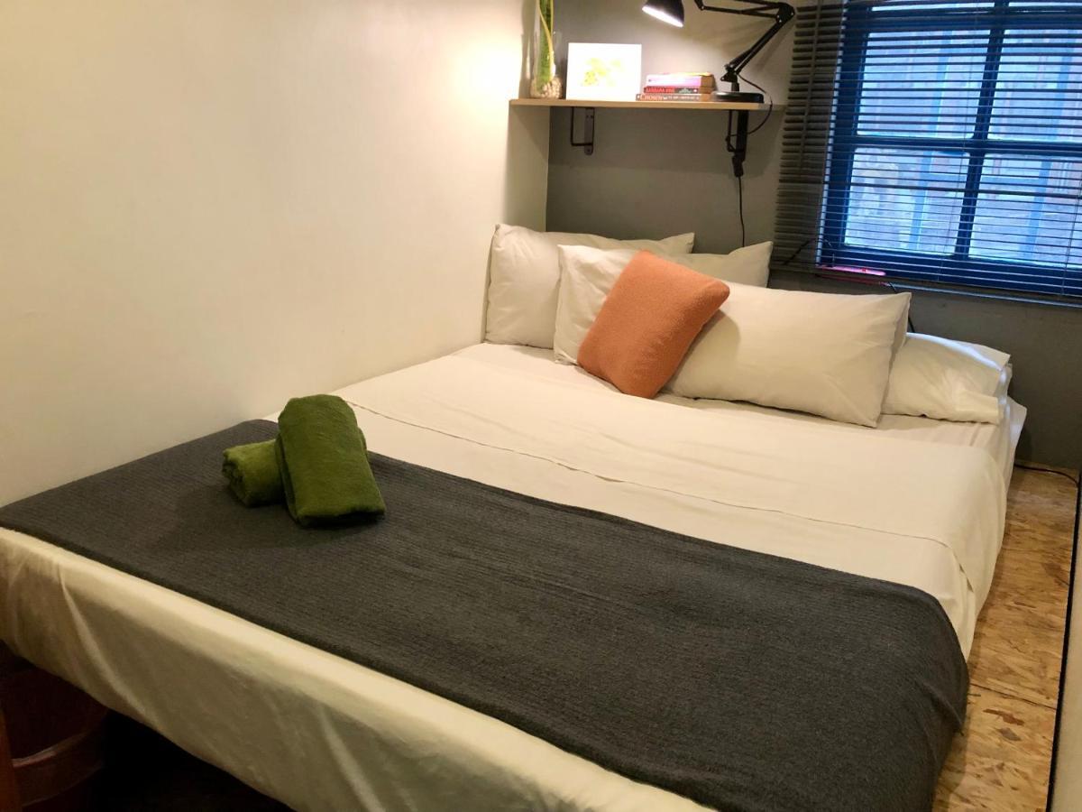 Miku Guesthouse Bangkok Ngoại thất bức ảnh