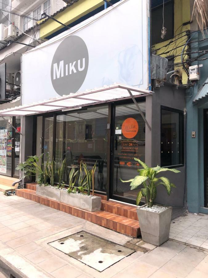 Miku Guesthouse Bangkok Ngoại thất bức ảnh